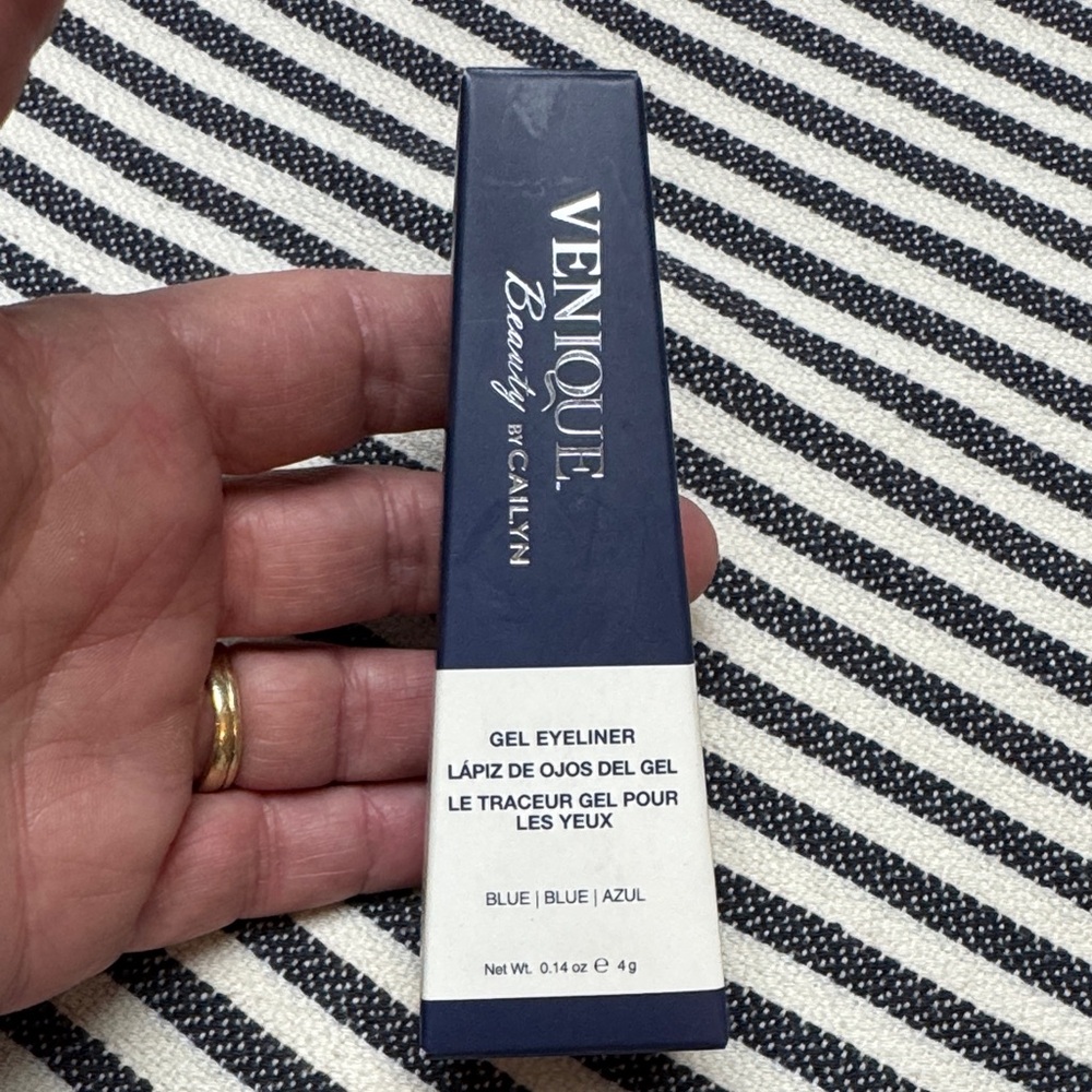 Venique Eyeliner Gel by Cailyn